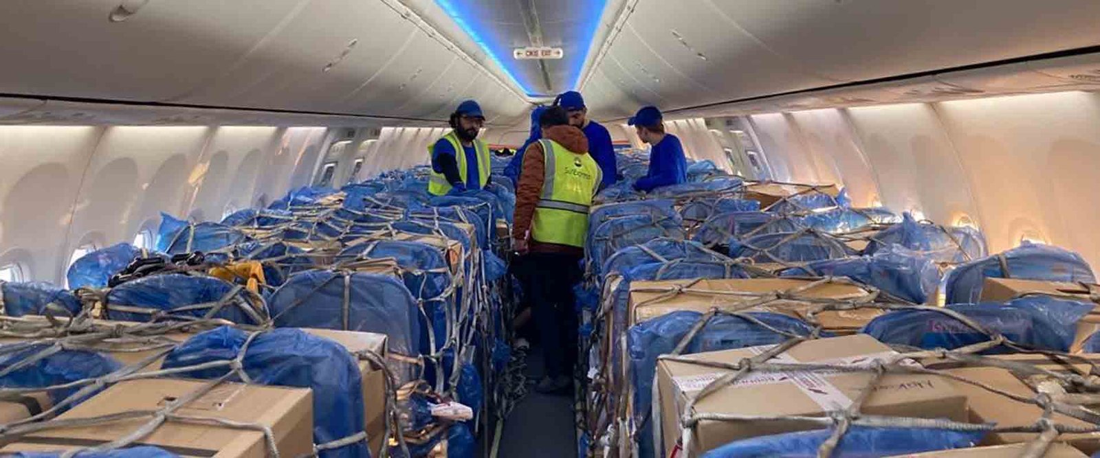 SunExpress Almanya’dan Türkiye'ye 450 ton yardım malzemesi getirildi