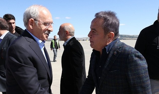 Antalya buyuksehir belediye baskani muhittin bocek chp genel baskani kemal kilicdaroglu ile dorduncu kez deprem bolgesinde 4412.jpg