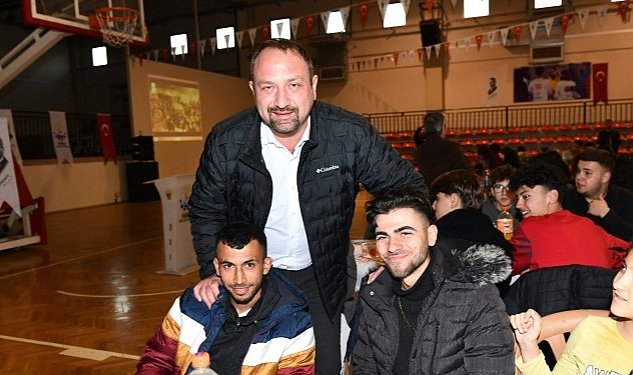 Baskan gumrukcu dayanisma gonullusu genclerle bulustu 3171.jpg