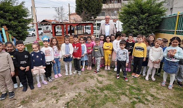 Gaziemir de fidanlar toprakla bulustu 8518.jpg