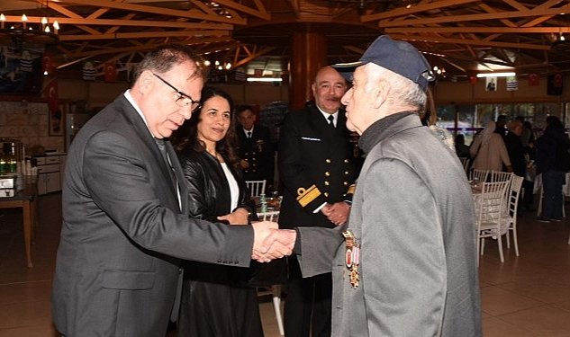 Izmir in foca ilcesi nde kaymakamlik sehit yakinlari gaziler ve ailelerini iftar yemeginde agirladi yemege ilce protokolu de katildi 5975.jpg