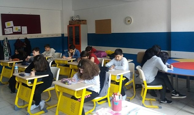 Izmirli ogrenciler kendi oykumu yaziyorum etkinligi ile hayallerini yazdi 6193.jpg