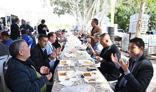 Memur olan personelden belediye personeline yemek 2181.jpg
