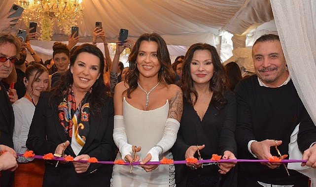 Nazo klinika acilisina unlu yagmuru 5074.jpg