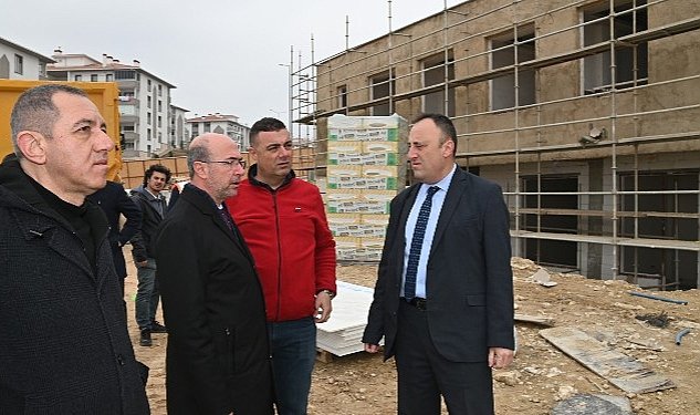 Selcuklu belediye baskani ahmet pekyatirmaci selcuklu belediyesi tarafindan ardicli toki de yapimi devam eden ardicli saglik ve sosyal tesisi nde incelemelerde bulundu 3693.jpg