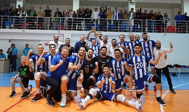 Sezonun son ic saha macinda rakip kocaeli 8464.jpg