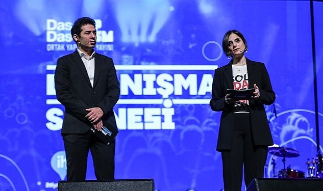 Turkiye nin en sevilen sanatcilari binlerce genc icin dayanisma sahnesi nde bulustu 9856.jpg