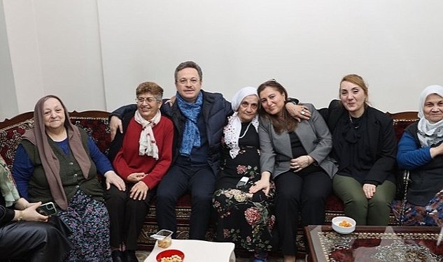 Vali enver unlu ve esi sema unlu huzurevi sakinleri ile iftar acti 4615.jpg