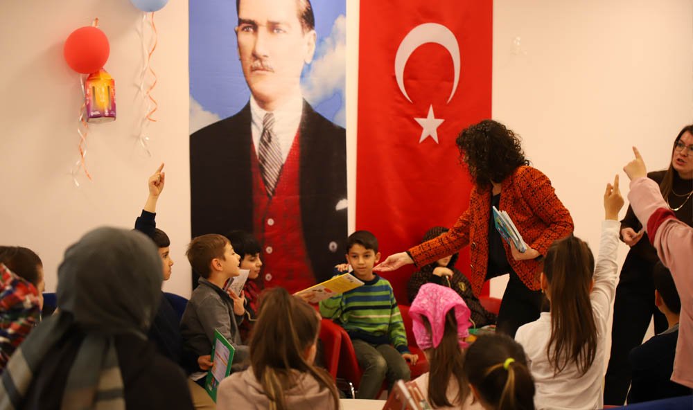 Dijitale Kalpten Bağlı Aile Depremzede Çocuklar