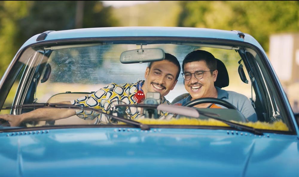 İbrahim Büyükak yeni filmi için gelinlik giydi!