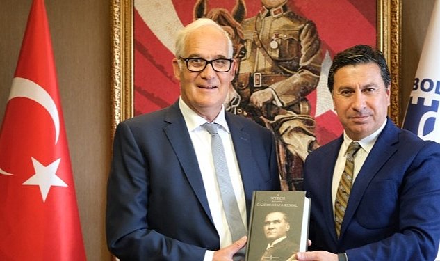 Almanya federal cumhuriyeti izmir baskonsolosu dr detlev wolter bodrum belediye baskani ahmet aras i makaminda ziyaret etti 173.jpg