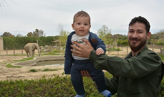 Baskan tekin depremzede cocuklarin yuzunu guldurdu 5120.jpg