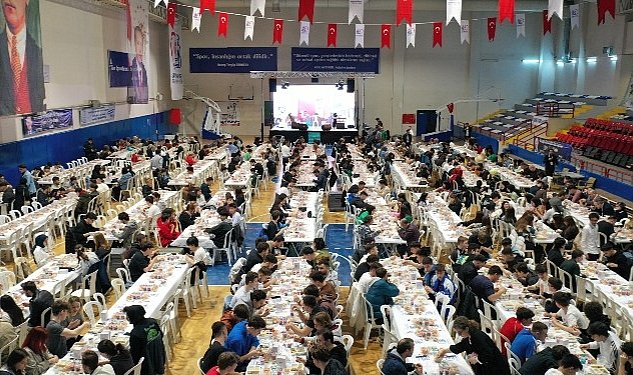 Bayrampasali tum yardimseverler ayni sofrada 8273.jpg