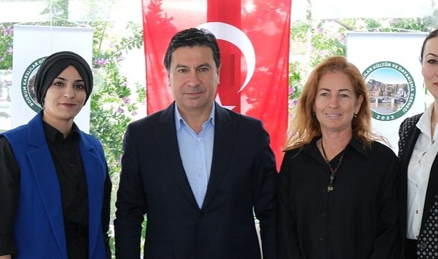 Bodrum belediye baskani ahmet aras ilcede faaliyet gostermeye baslayan bodrum karslilar kultur ve dayanisma dernegi ni ziyaret etti 2647.jpg