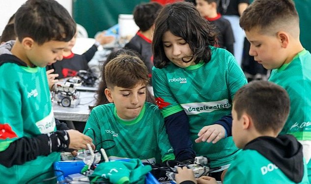 Buca nin bilim ussu roboteks te madalyalari topladi 9056.jpg