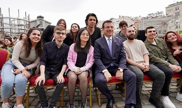 Ekrem imamoglu genclerle bulustu 643.jpg