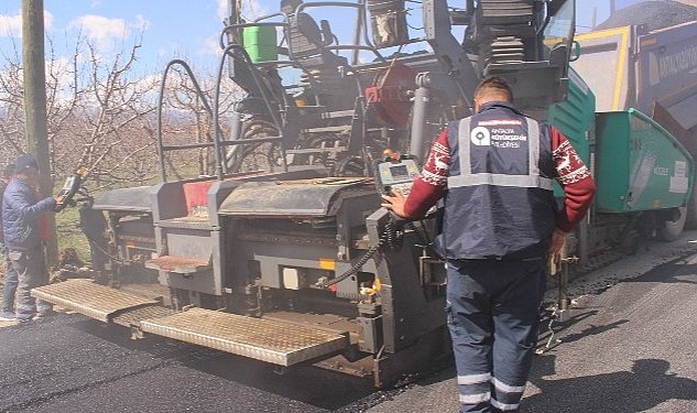 Elmali da sicak asfalt calismasi 3138.jpg