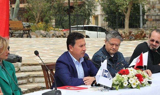 Halikarnas balikcisi nin merhaba si logosunu ariyor 1390.jpg