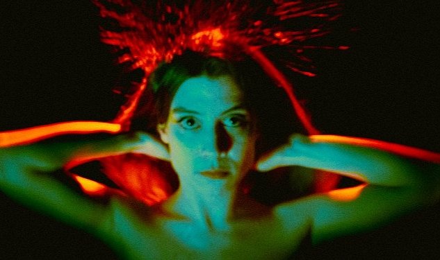 Karanlikta kadinlar sari gorunur tiyatroseverler ile bulusmaya devam ediyor 7573.jpg