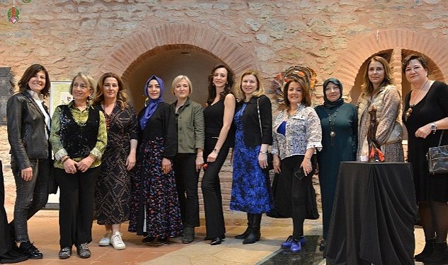 Lale ve kadin sergisi istanbul lale vakfi nda acildi 6422.jpg