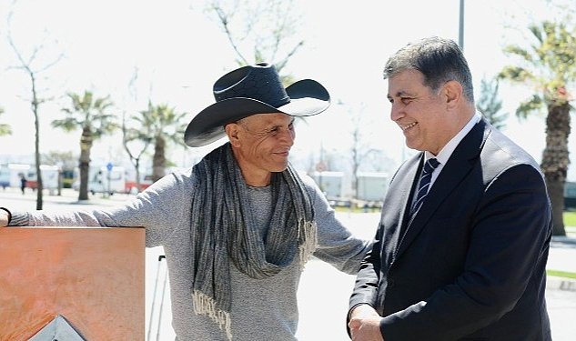 Meksikali roberto depremdeki izlenimlerini karsiyaka da resmetti 163.jpg