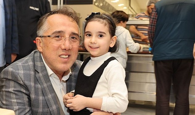 Nevsehir belediye baskani dr mehmet savran iftarda orucunu nevsehir de misafir edilen depremzedeler ile birlikte acti 5167.jpg