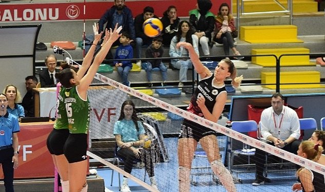 Nilufer den rahat galibiyet 8360.jpg