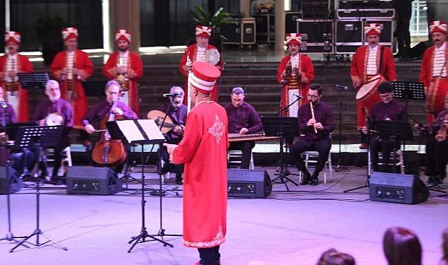 Osmangazi de bin yillik miras konseri 4936.jpg