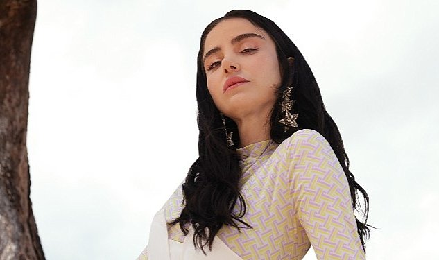 Ozge gurel ask hayatimiza gercekten sihir katiyor ve sadece ikili iliskilerde indirgenmesi haksizlik 8213.jpg