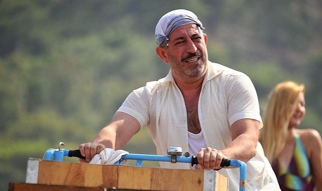 Scarlett johansson uma thurman cem yilmaz robert downey jr hepsi bayram ekraninda 6080.jpg