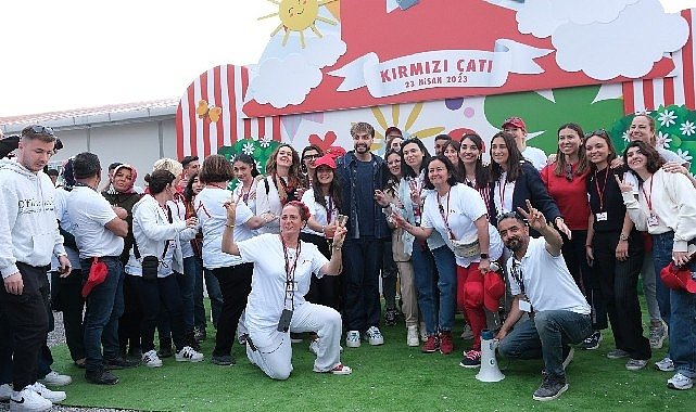 Sefo ve unlu oyuncular kirmizi cati cocuk destek merkezi acilisinda cocuklara keyifli anlar yasatti 3407.jpg