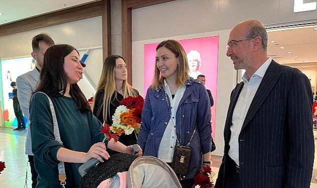 Selcuklu belediye baskani ahmet pekyatirmaci ve ak parti konya milletvekili adayi humeyra sackesen vatandaslarla bulustu 3718.jpg