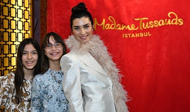Sinema ve televizyon dunyasinin basarili oyuncusu tuba buyukustun madame tussauds istanbul un yildizlar gecidindeki yerini aldi 8955.jpg