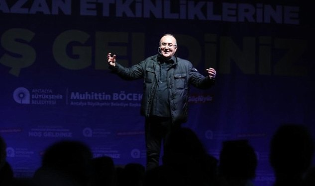 Sunay akin mahya isiklari sohbetiyle antalyalilarla bulustu 5525.jpg