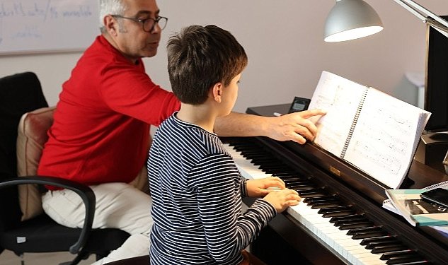 Zulfu livaneli kultur merkezi nde hem sanat hem yoga 8940.jpg