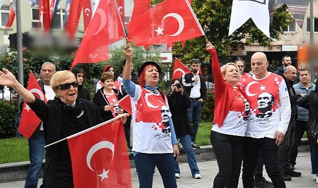 19 mayis bu yil da kadikoy de coskuyla ve umutla kutlandi 3573.jpg