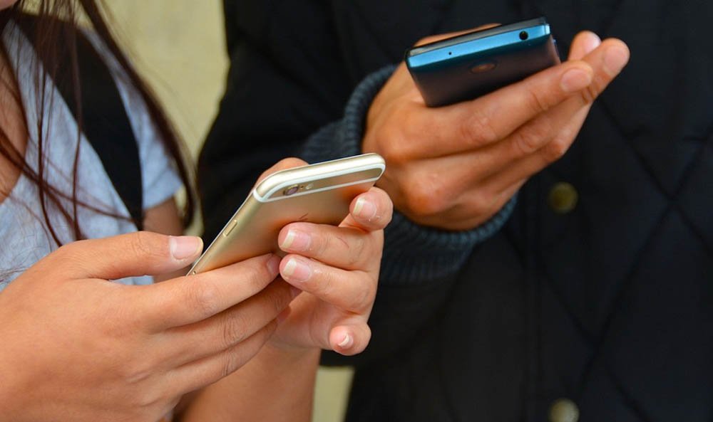 Mavi Işık Tehlikesi Akıllı Telefonların Uykuya Etkisi ve Sağlık Üzerindeki Olumsuz Etkileri