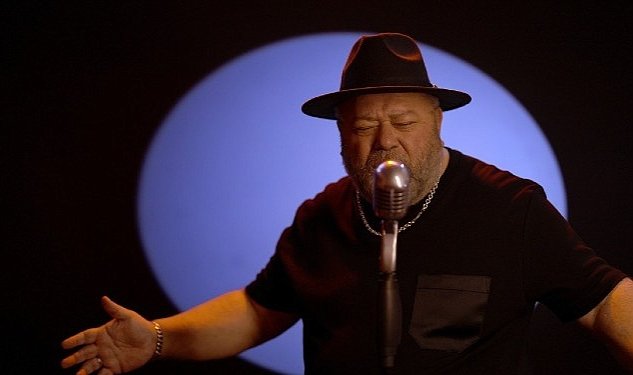 Adil akbasoglu ve tara innocenti essiz duetleri ciao bella cav bella yi muzikseverlerle bulusturdu 1883.jpg