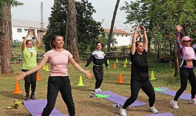 Anne ve cocuklar zeytinpark ta spor yapti 4109.jpg