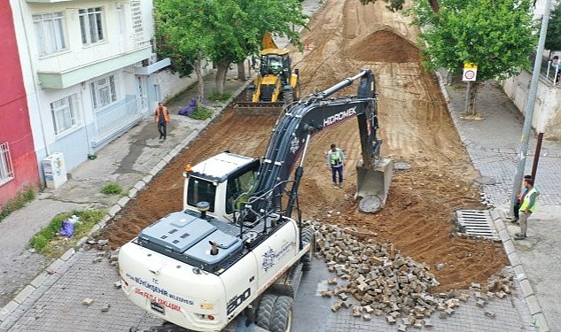 Aydin buyuksehir belediyesi efeler serbetci caddesi nde sicak asfalt calismalarina basladi 9583.jpg