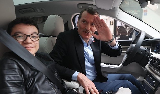Baskan arisoy dan efe tunahan a togg surprizi 1503.jpg