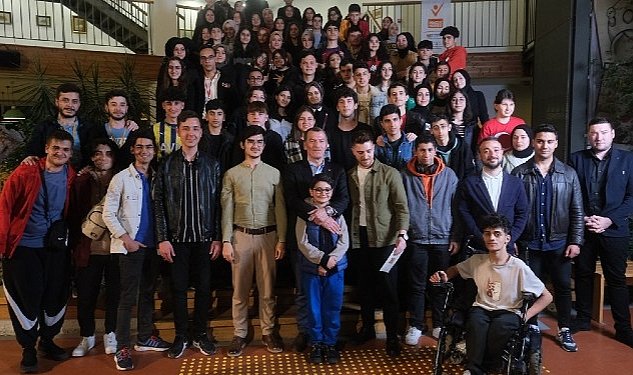 Baskan arisoy genclerle bulustu 4346.jpg