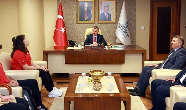 Baskan buyukakin aziz sehit ve gazilerimize sukran borcluyuz 7889.jpg