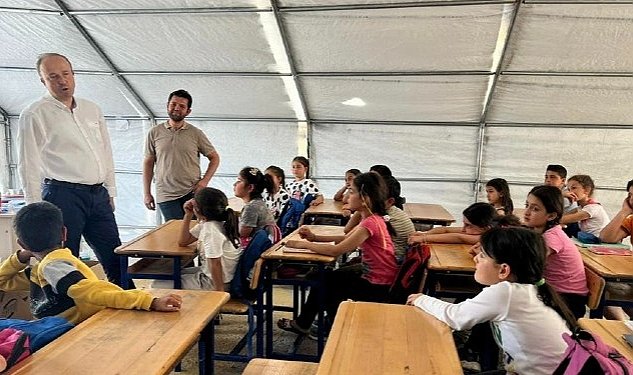 Baskan hancerli den depremzede cocuklara bisiklet surprizi 4278.jpg