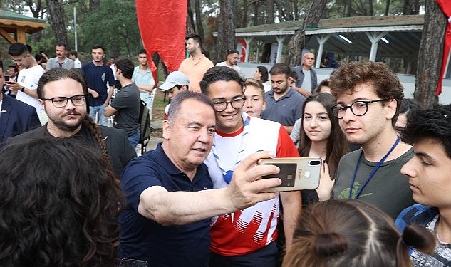 ntalya Büyükşehir Belediyesi, Gençlerle Gençlik Kampı ve Eğitim Merkezi'nde Buluştu