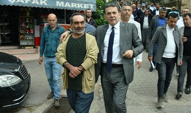 Baskan ozyigit kirsal mahallelerde vatandaslarla bulustu 6916.jpg