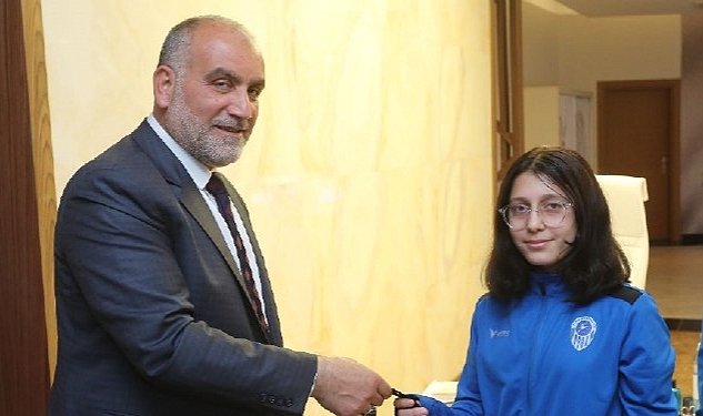Baskan sandikci sporda marka kimligimizle farkimizi gosteriyoruz 6524.jpg