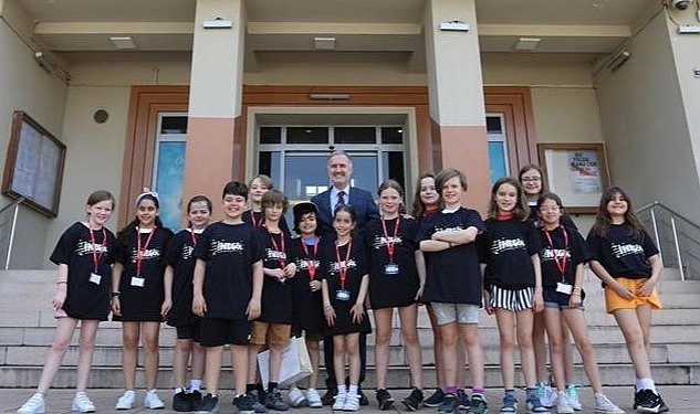 Baskan taban ingiltere den gelen ogrencileri misafir etti 10.jpg