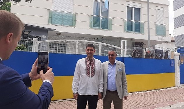 Baskan topaloglu ndan konsolos voronin e ziyaret 7801.jpg