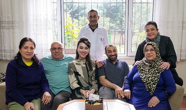 Beylikduzu belediyesi ilcede yasayan yasli ve engelli vatandaslari ozel gunlerinde de yalniz birakmiyor 6917.jpg